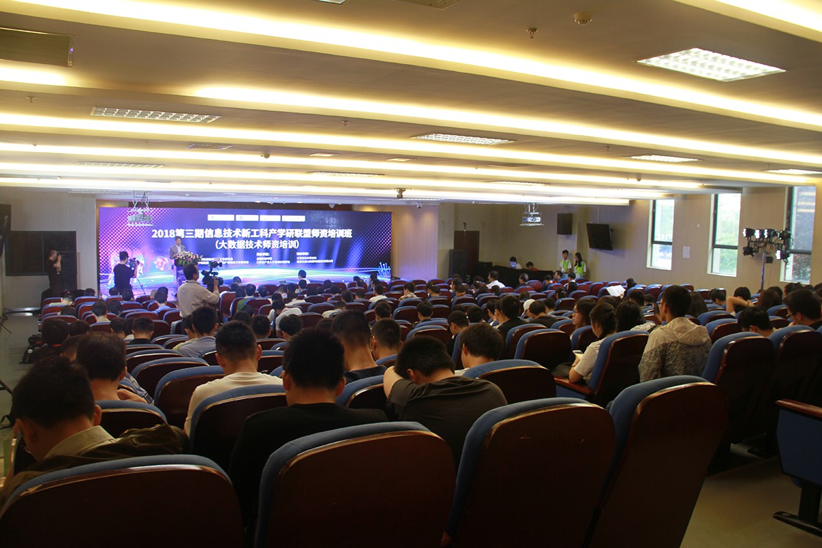 人工智能专业教师培训,河南高校人工智能培训班课程