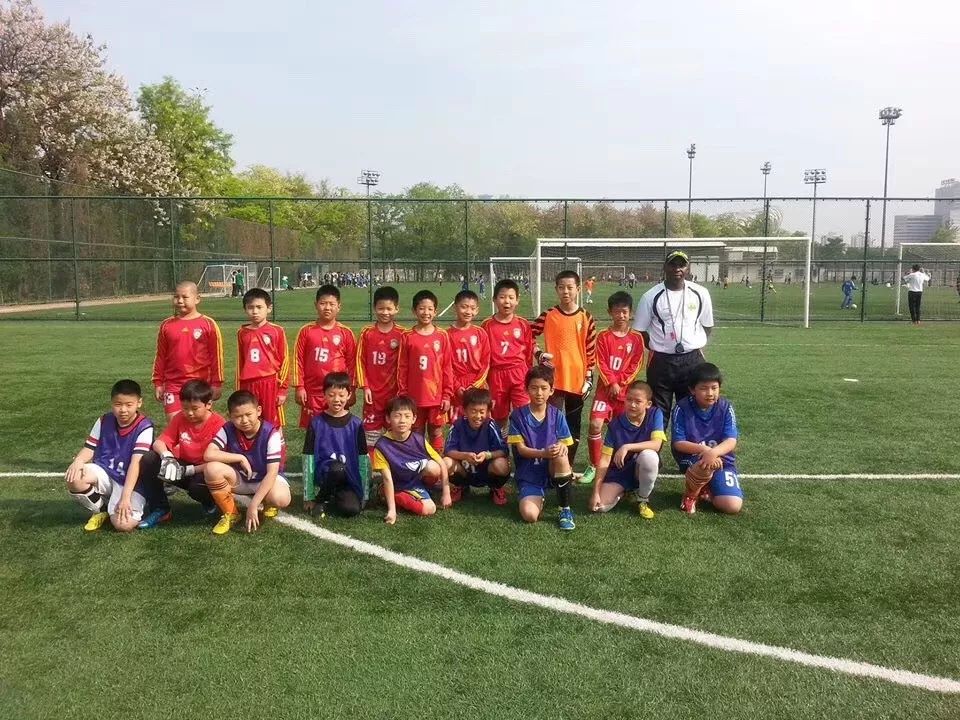 上海市浦东少儿足球夏令营,青少年免费足球公益夏令营