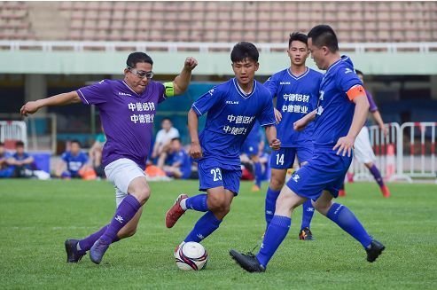 全力以赴的你,聚焦绿茵场