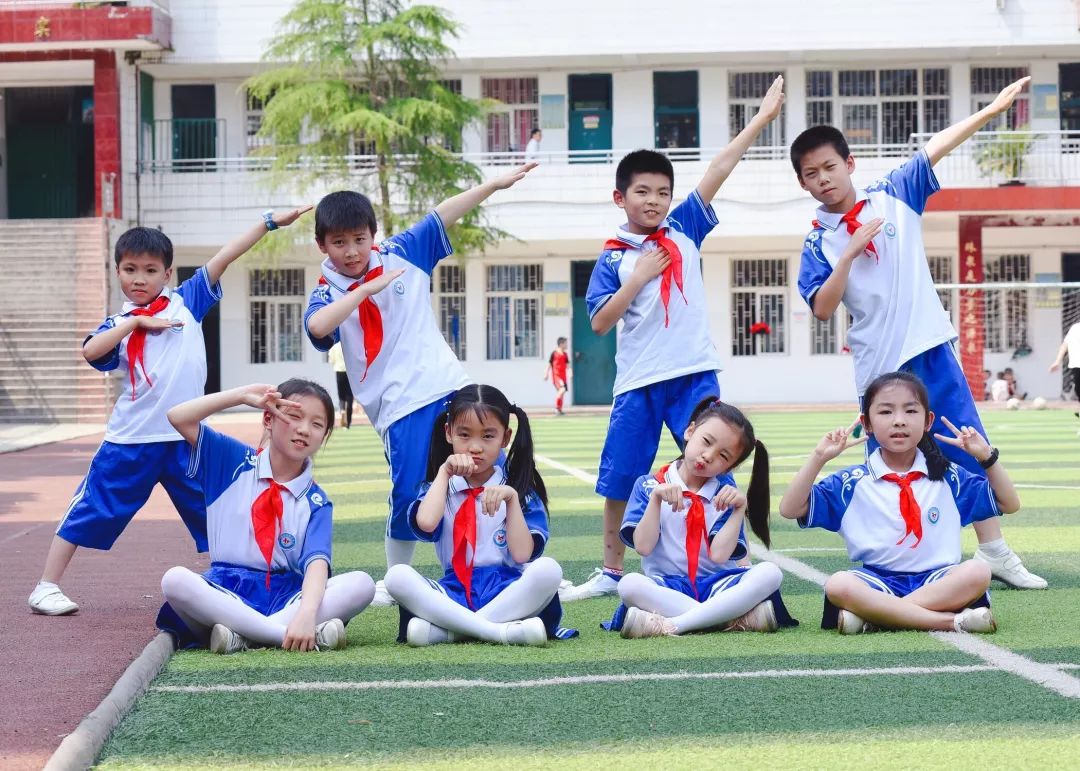 郴州市宜章县第七完全小学校服,校服最美学校