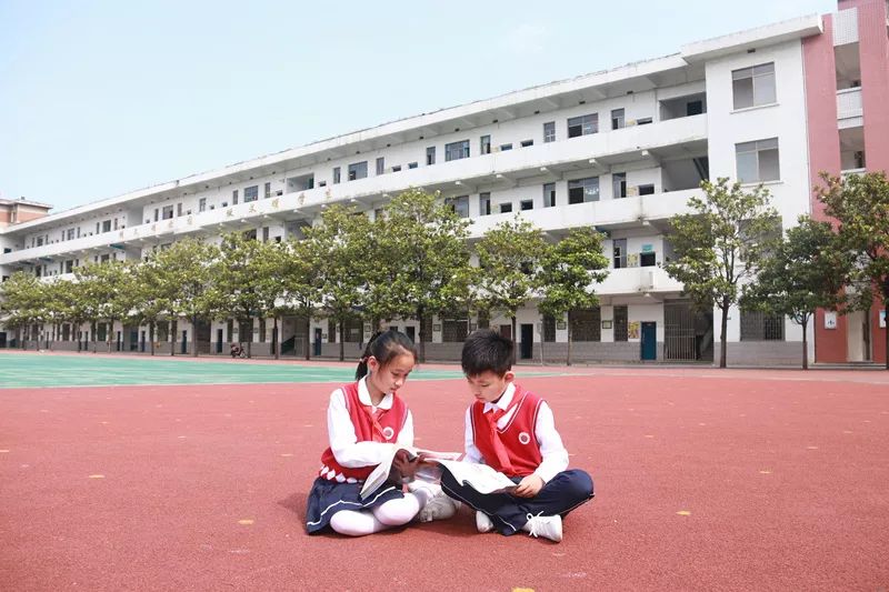 郴州市宜章县第七完全小学校服,校服最美学校