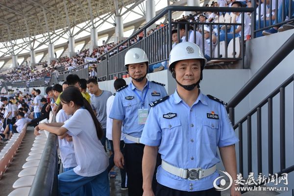 绿茵场上最美“警察蓝”中非少年足球友谊赛安全保卫工作掠影