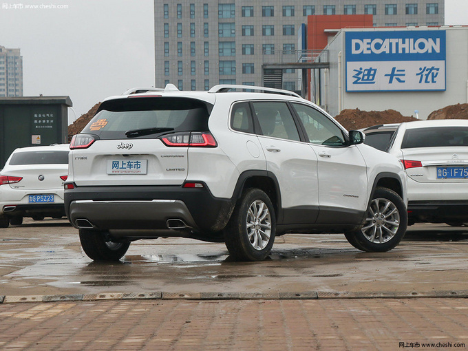 25万落地适合小姐姐的四驱车越野,质量稳定舒适度好又耐糙的四驱车