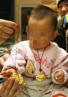 警惕！超市里有人带刀片专挑孩子下手！受害人都有这个特点