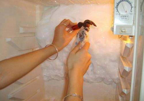 常见冰箱结霜的原因与解决方案,冰箱结霜严重的原因及解决办法