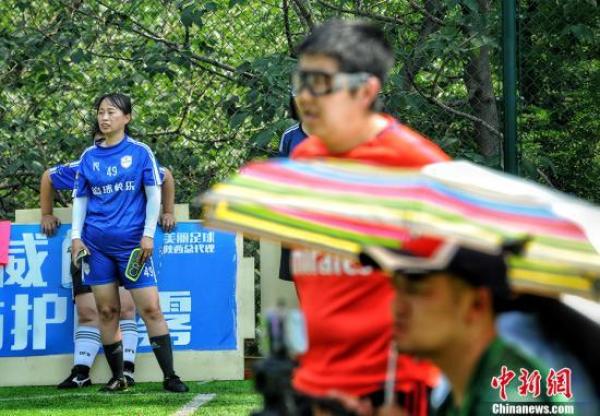 球场野玫瑰,野球场上