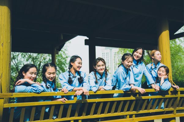 毕业照告别的是我们的青春,毕业照是我们永久的留念