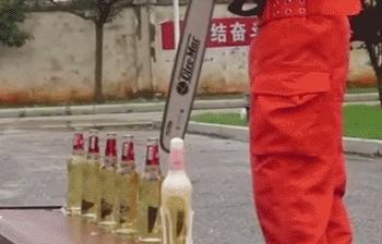 瓶盖挑战欧阳靖,赵文卓挑战3瓶盖的难度