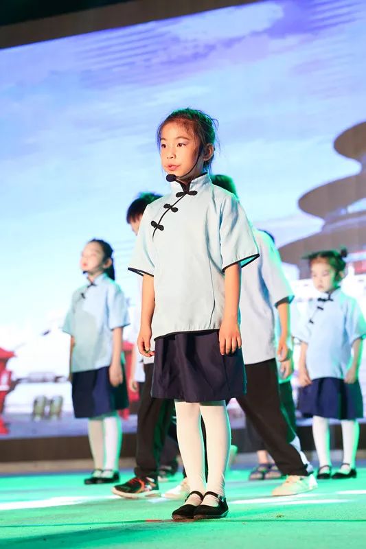 辉煌70载，娃娃送华章——我区举行喜迎建国七十周年消夏晚会