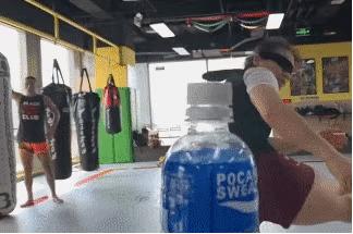 没有练武术、不懂踢瓶盖，你只是一个60分的潮人|街头文化终极秘籍