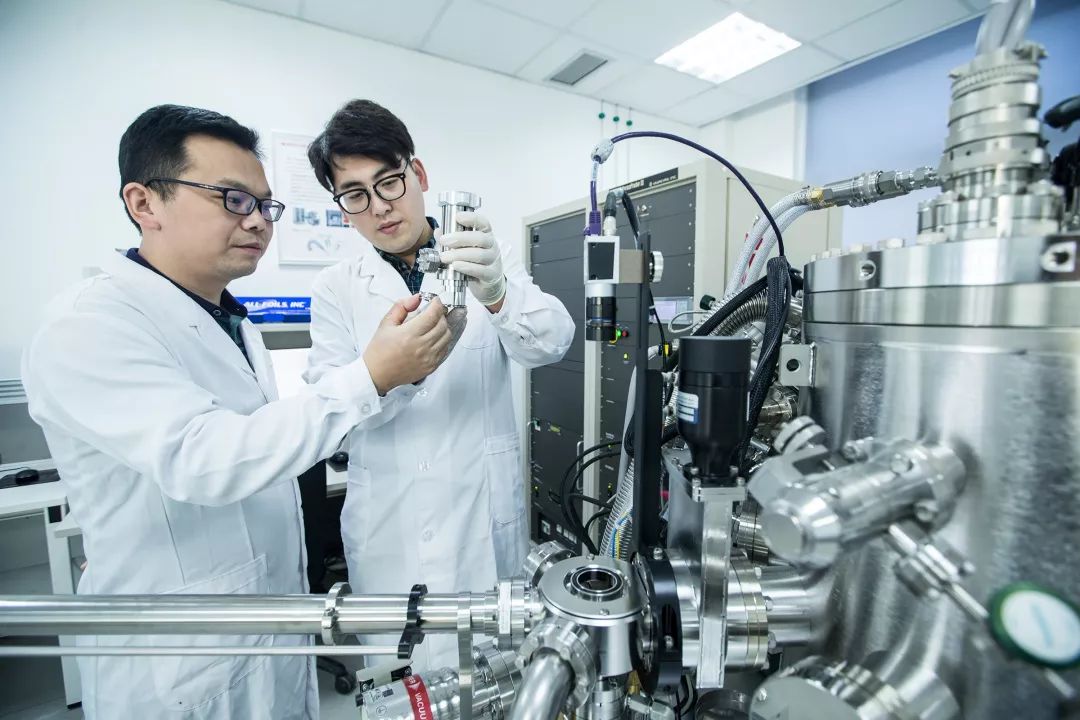 宾利百年纪念日；一次新能源电池的革新；以及两台新车的上市|CARNWES