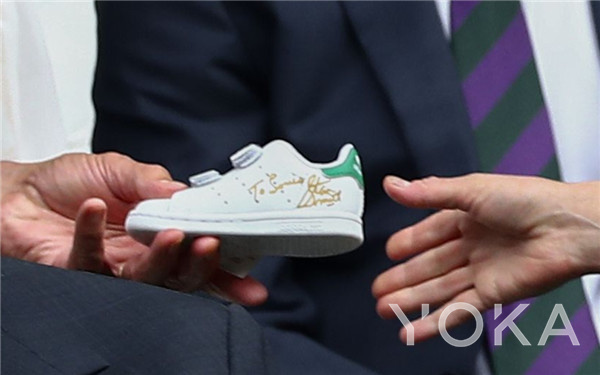 王室风云：路易王子喜提定制新鞋他收到的礼物都很特别