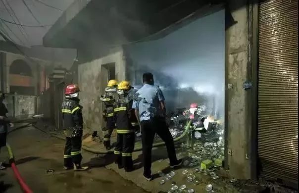 夜里点蚊香会不会一氧化碳中毒,睡觉之前在房间里点了几根蚊香