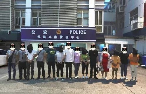 痴情男子公开网恋聊天记录，曝光“美女新*局骗**”…太刺激了！