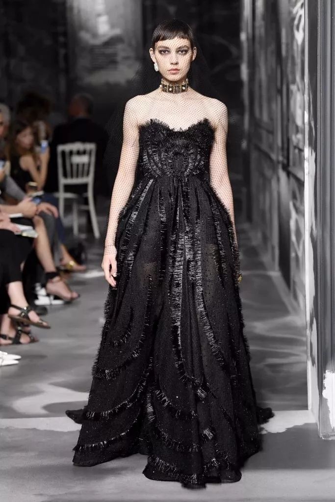 Beauty|CHANEL开挂、DIOR大女人？一线秋季彩妆速递