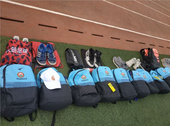 足球小将捧回奖杯,首秀收获三个五星好评