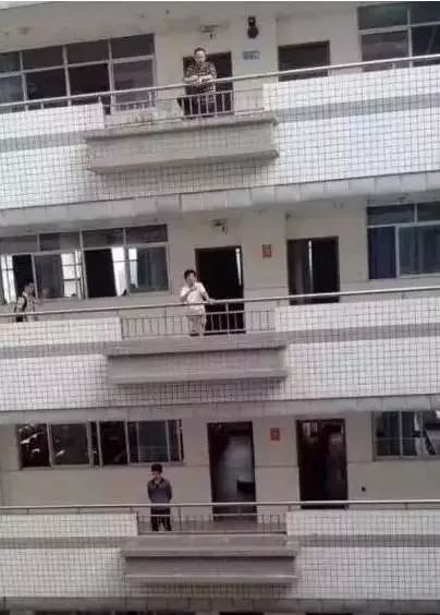 有个逗逼弟弟是个什么样的体验,一个逗逼老师的生活日常