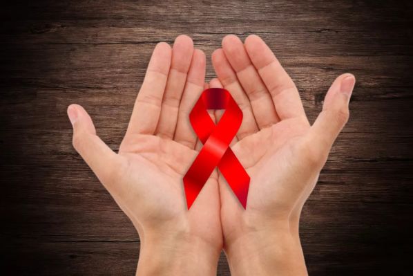 【重要提醒】警示：女子感染艾滋传染全家人，大学生患艾滋传染324人：别拿生命去追求“爱”！