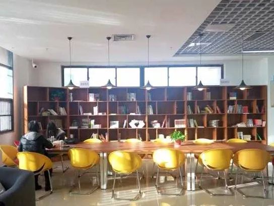 都上央视了！大学校园书店怎么突然这么火？