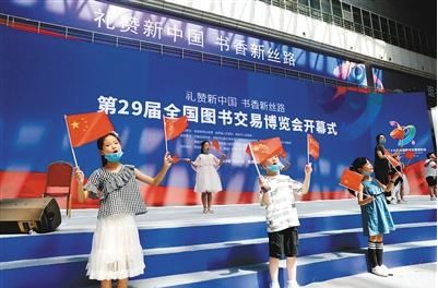 西安14名高中生自办业余足球赛为帮患病的好友完成心愿