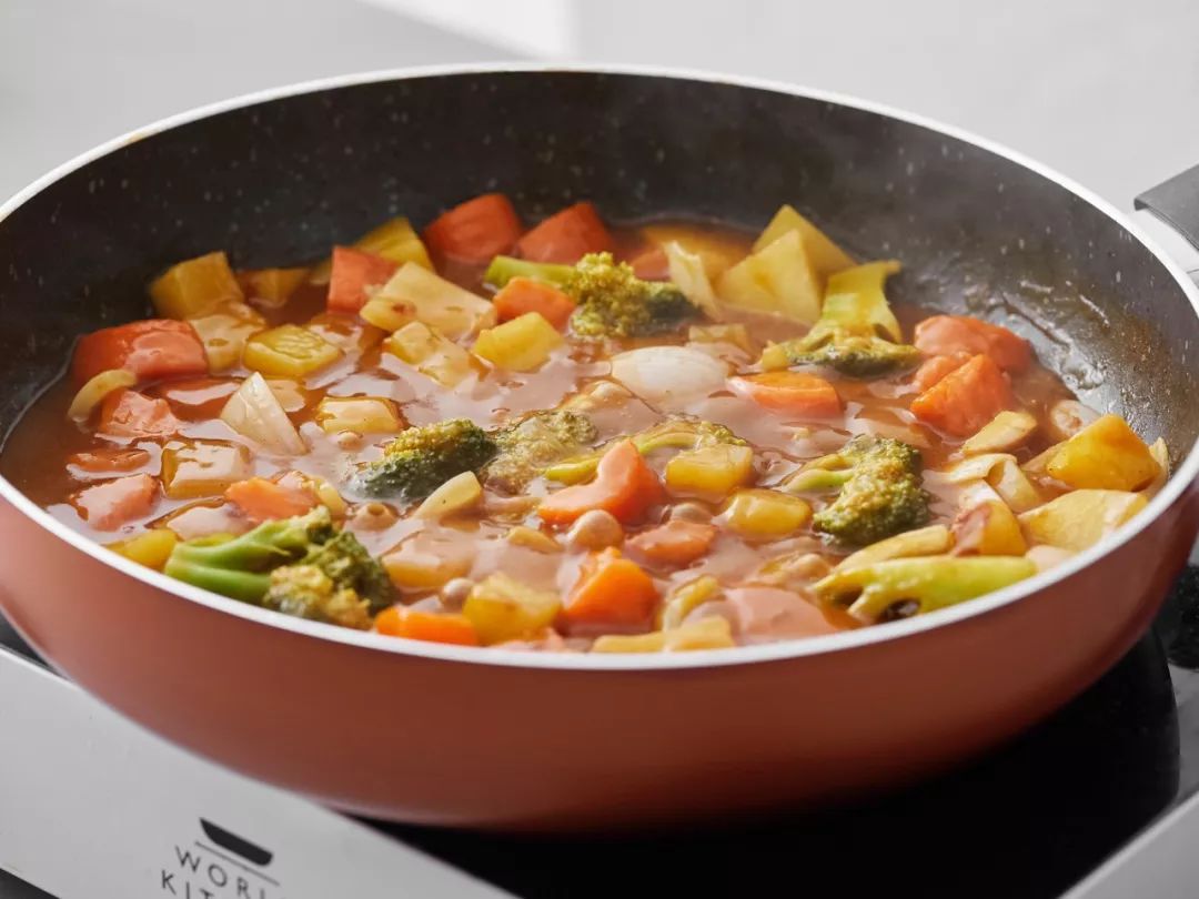 一条精选|300元不到,买了两口意大利的火山岩锅,做菜不粘还少油烟