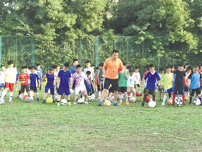 23年，他的免费足球青训一直在继续