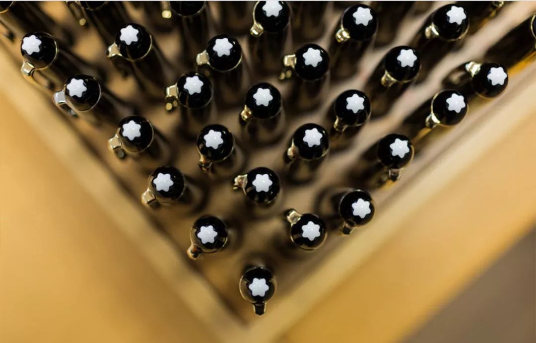 为什么万宝龙那么贵,闲鱼上万宝龙的钢笔怎么那么便宜