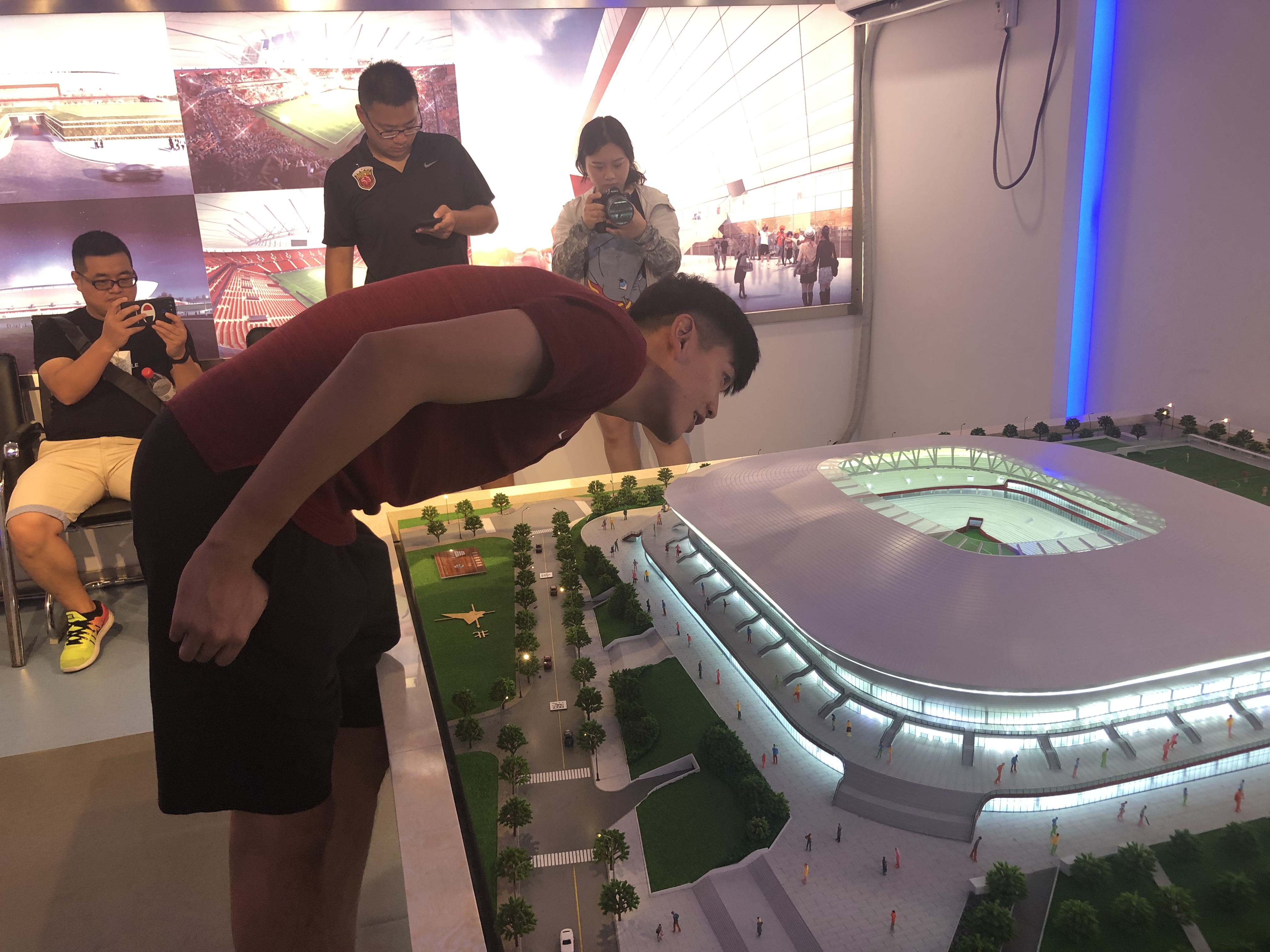 上海上港新球场训练,上港新主帅参观浦东足球场