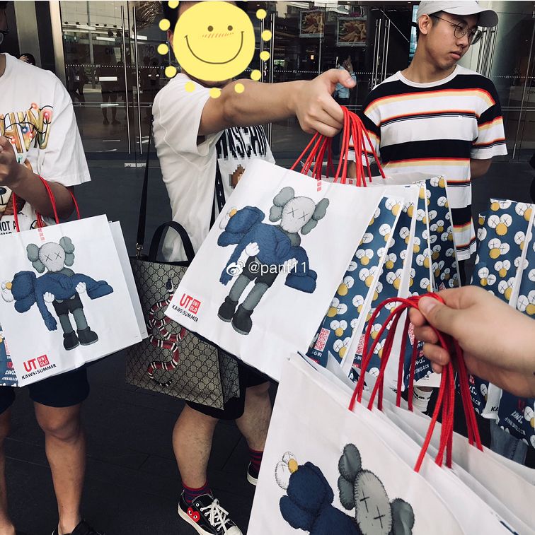 已实测！成都人吃了26年的廖记棒棒鸡开卖中式汉堡！10多块钱居然能买正版漫威...这一波跨界骚操作你打几分？