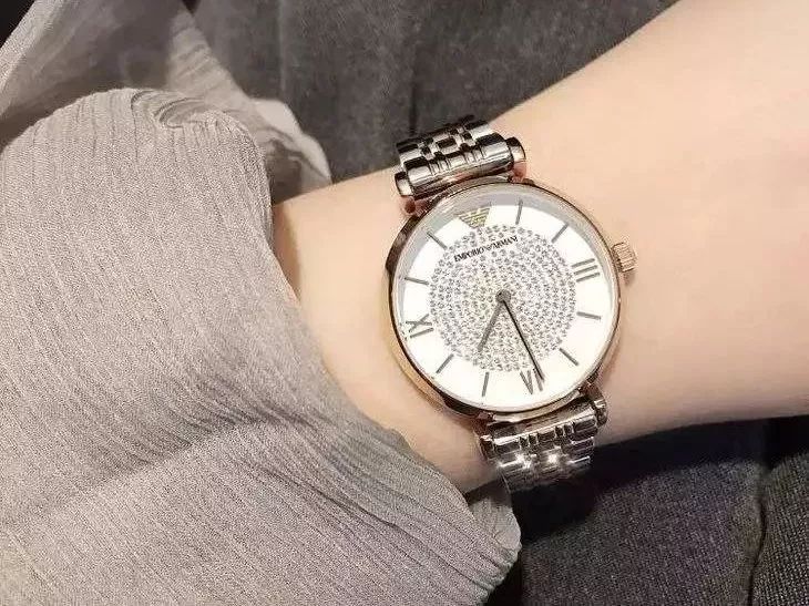 36岁佟丽娅低调过生日，这变化太惊人，她到底经历了什么？