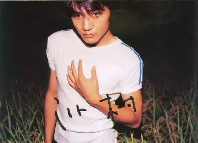 为什么朴树这么火,为什么朴树弹吉他左手不动