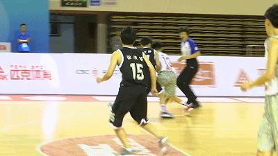 把爱藏进篮球里,把爱藏在无人触及的角落