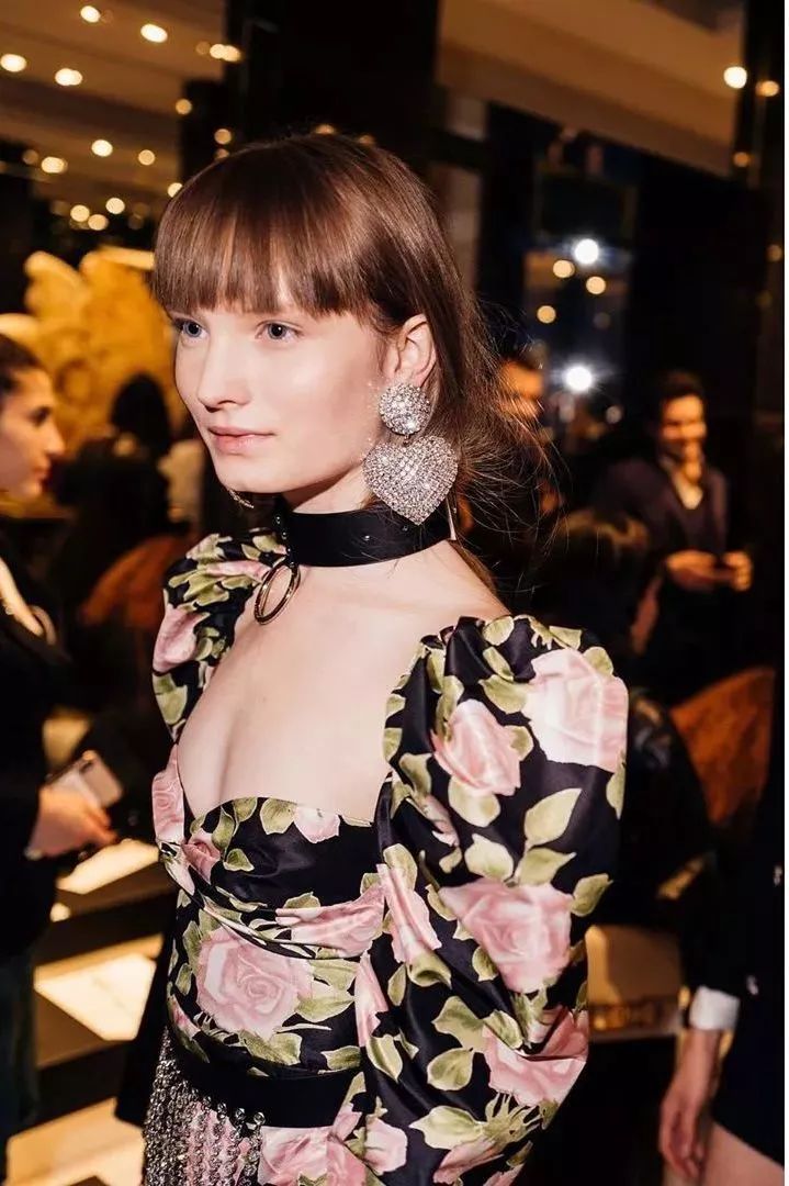 没有耳洞的明星是怎么戴耳环的,明星同款耳夹无耳洞