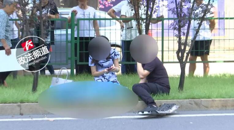 厦门老人过马路被撞身亡,74岁老太躺道闸下被撞身亡后续