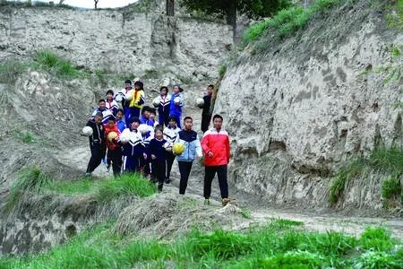山里娃的足球梦,山村女娃和她们的足球梦