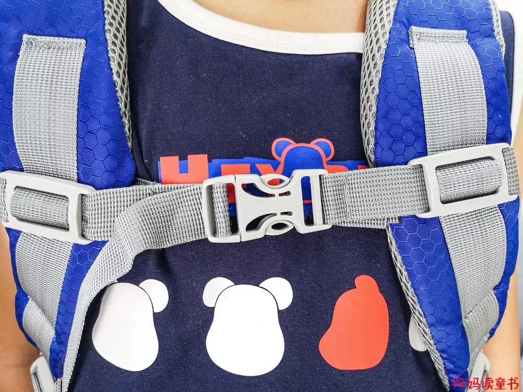 背书包驼背怎么纠正,小孩背书包导致驼背怎么矫正
