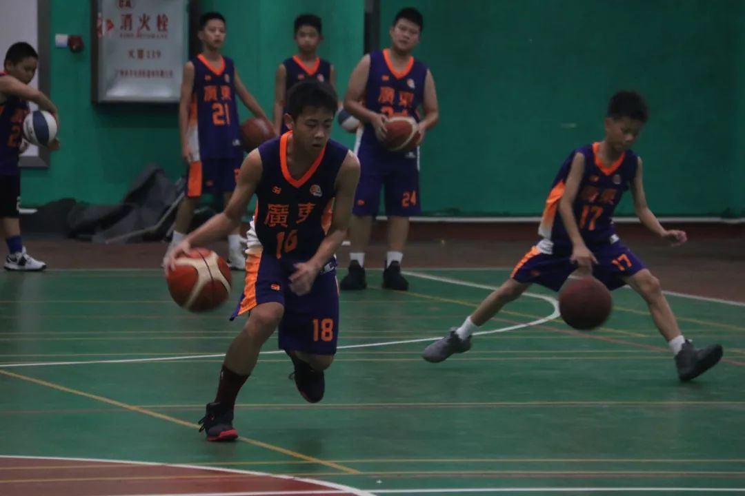 希望之花直播现场,u10-u14篮球训练行进间