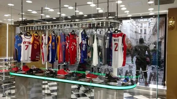 巴黎买潮鞋,寻潮专卖店