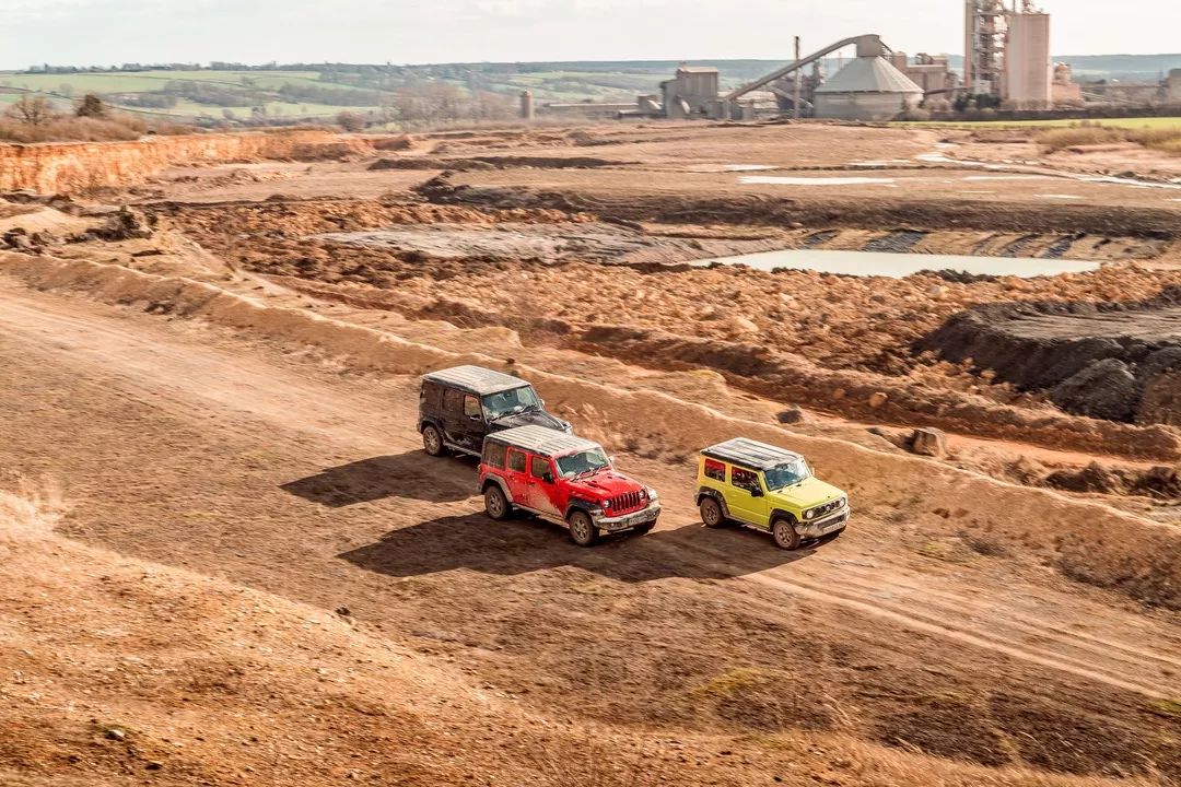 三台硬派越野,三辆硬派越野车