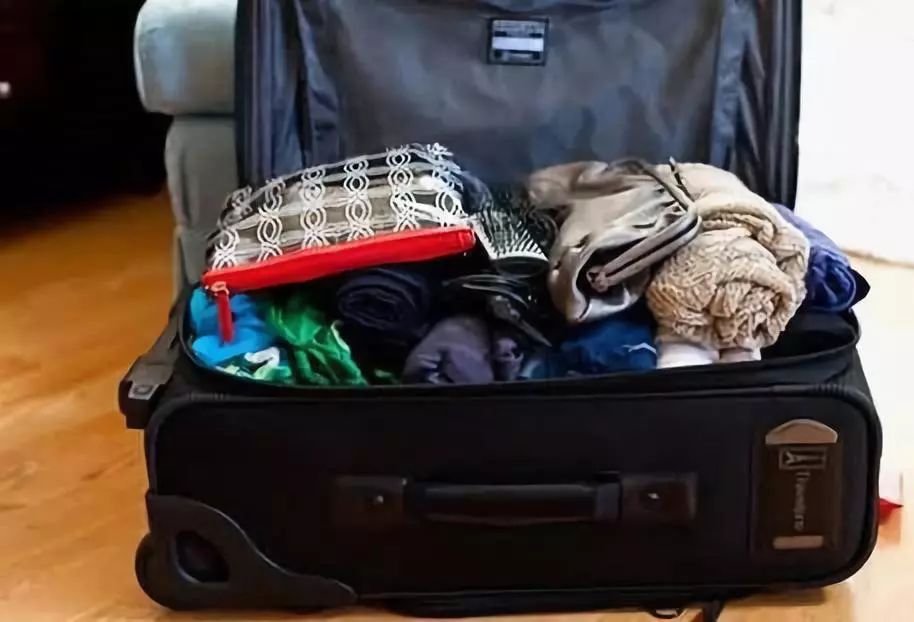 开学季：有一种爱，叫做爸妈给你塞的行李箱！（附大学新生行李箱应怎么选？）