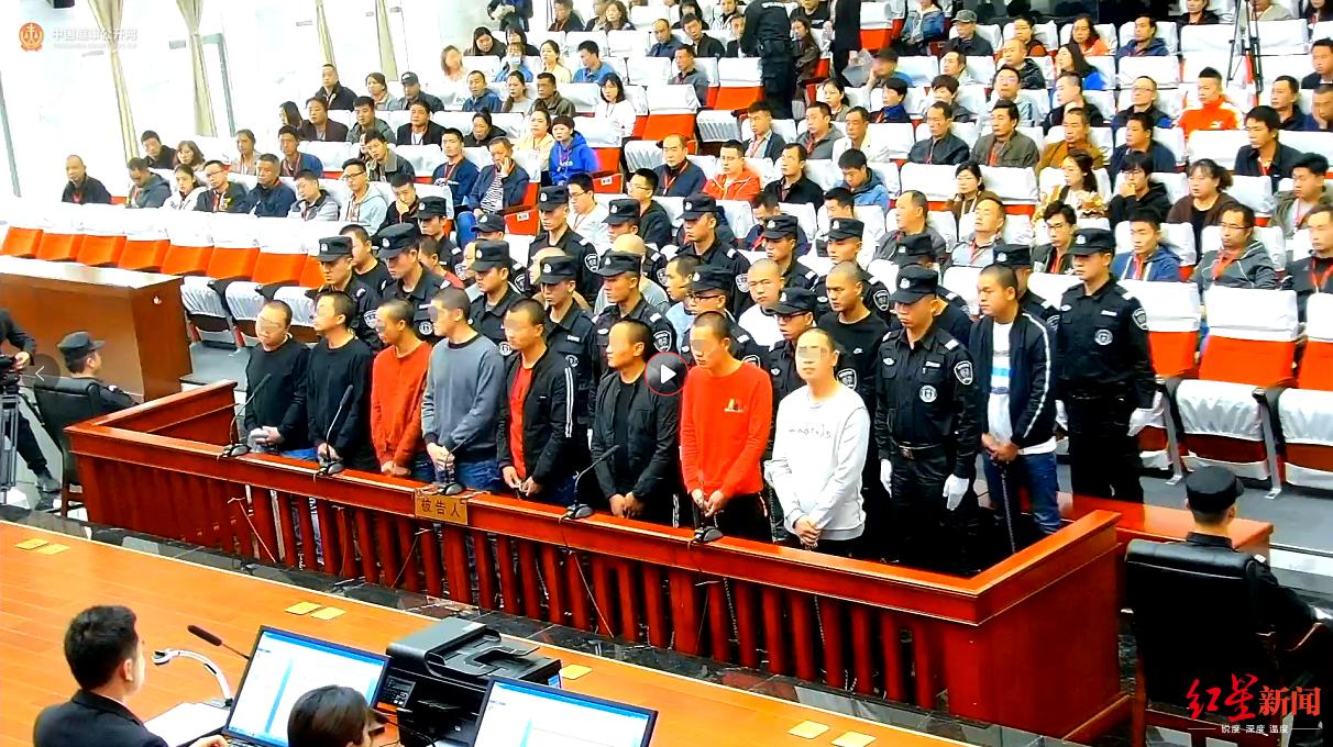 黑老大出狱讨债,黑老大上门寻仇完整视频