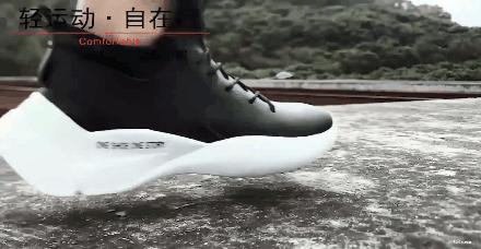 这款鞋！让整条街的回头率都归你！舒服的如同踩棉花！帅到不像实力派