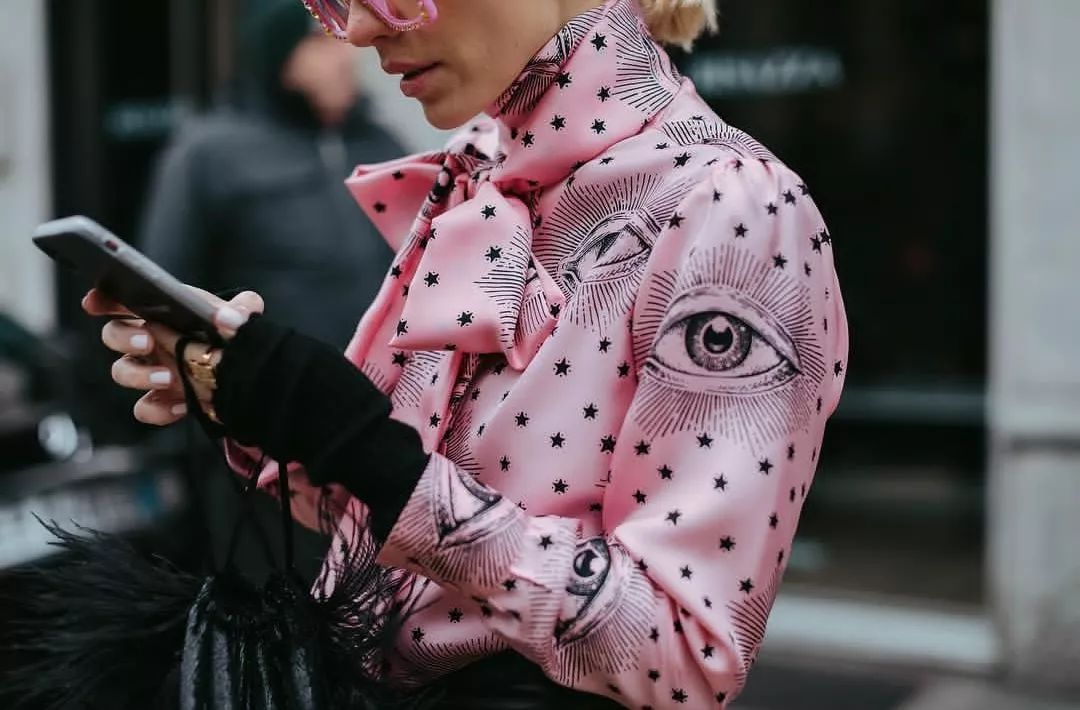 雎晓雯周冬雨吹泡泡,雎晓雯吹泡泡周冬雨