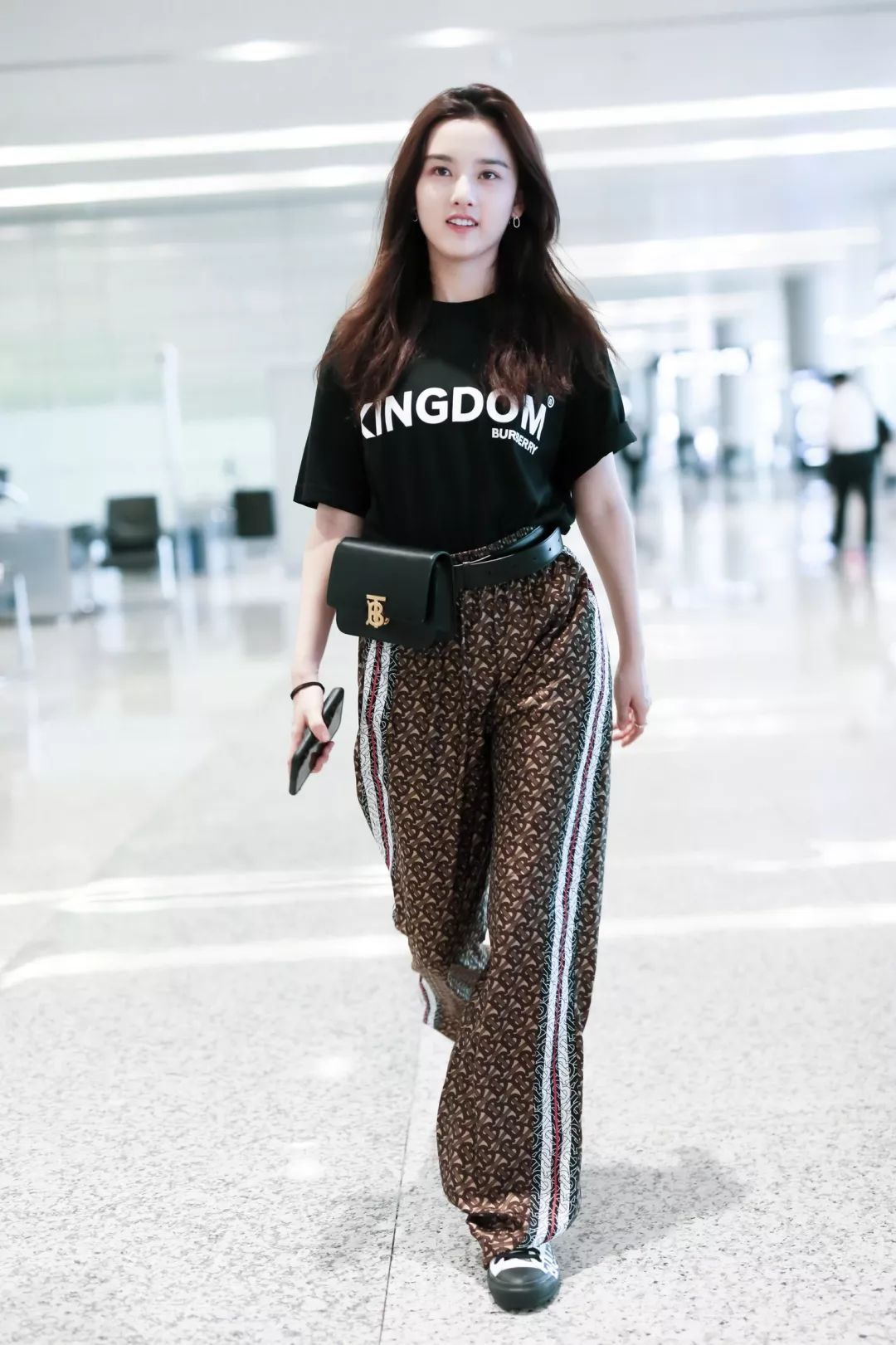 雎晓雯周冬雨吹泡泡,雎晓雯吹泡泡周冬雨