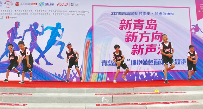 青岛蓝谷蛟龙号,蛟龙号模型运动会展示