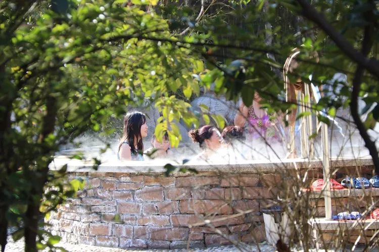 温泉沉浸式泡温泉,有一种享受叫流连忘返