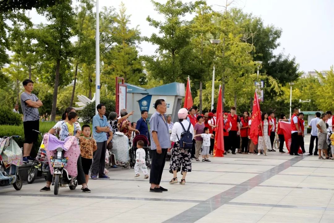 莒县千人同跳一支舞,山东莒县青春快闪