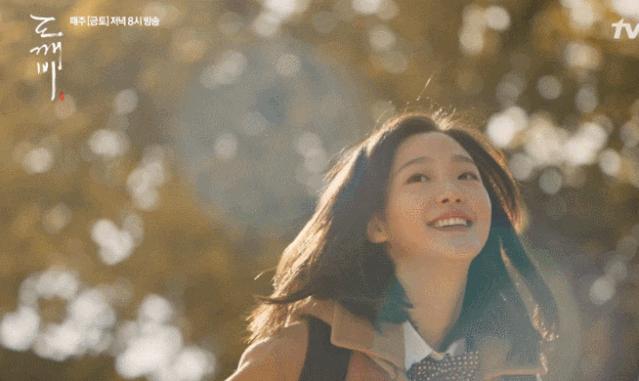 曾因长相被骂到注销账号，这位韩国单眼皮女孩颠覆了我们的审美....