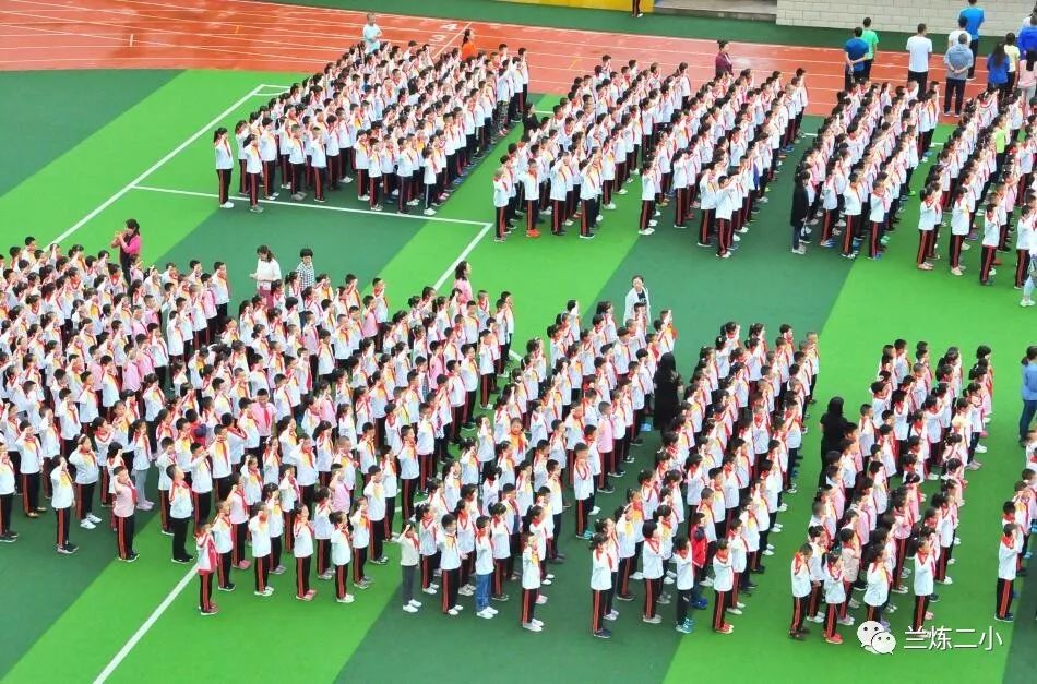 兰州各小学开学,开学第一天学校热烈迎接学生进校