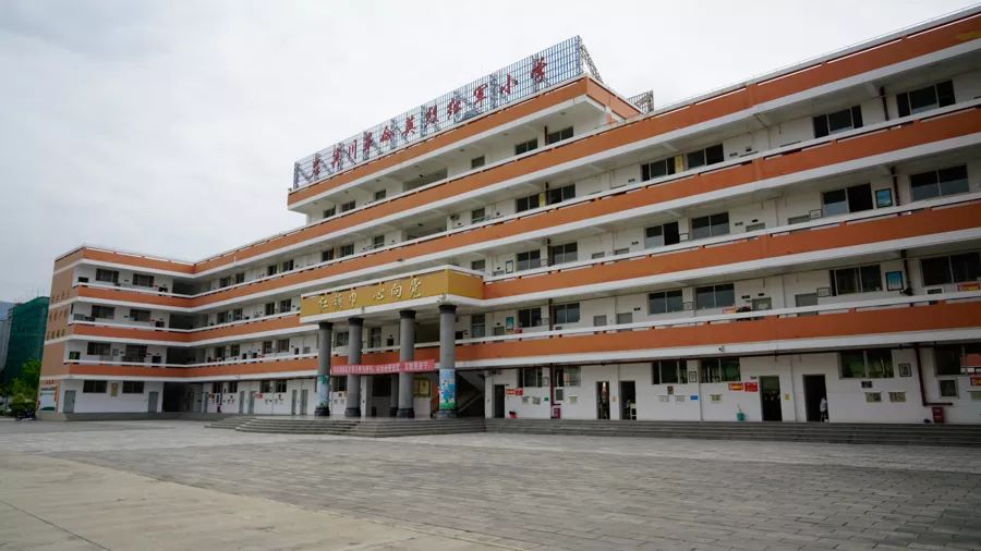 「壮丽70年•奋斗新时代」红色基因代代相传，宾川革命英烈红军小学开学第一课这样上